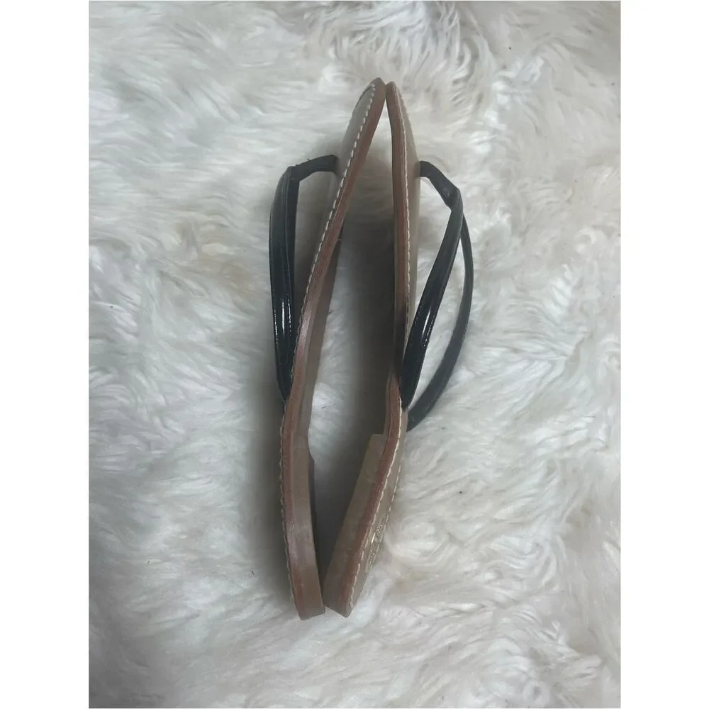 Tory Burch thong sandals Black patent leather Straps, tan footbed,gold logo SZ10
